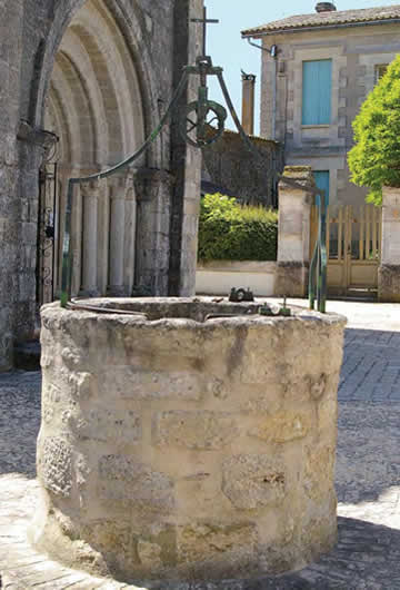 Puits, place de l’église – Pellegrue Puits, place de l’église – Pellegrue